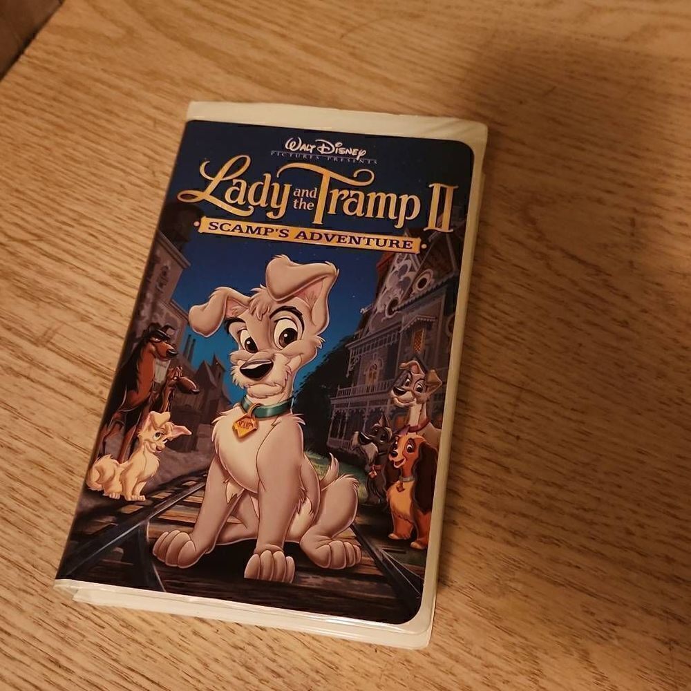 Walt Disney Lady and the tramp II Scamp's adventure